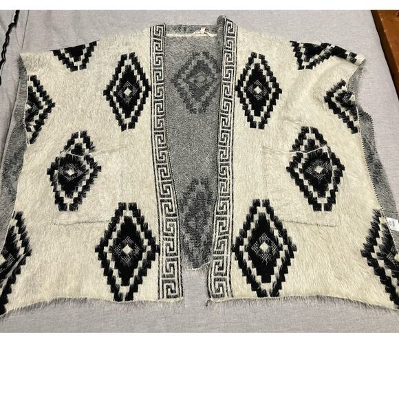Soft Surroundings One Size Aztec Print Beige Black Wool Fuzzy Topper Caftan - Picture 6 of 9
